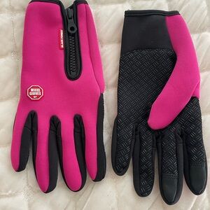 Women’s black forest gloves size M excellent condition very warm